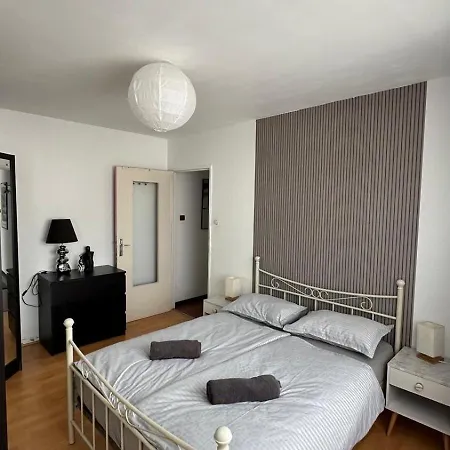 Apparemment Spacieux Et Lumineux Pour 6 Voyageurs Lejlighed